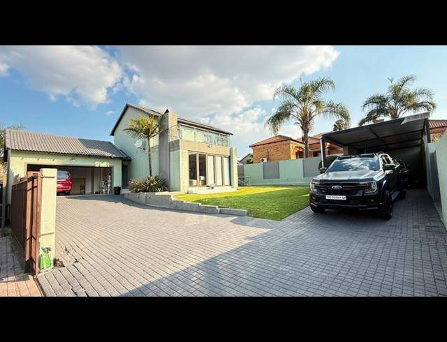 4 BEDROOM HOUSE FOR SALE IN THATCHFIELD